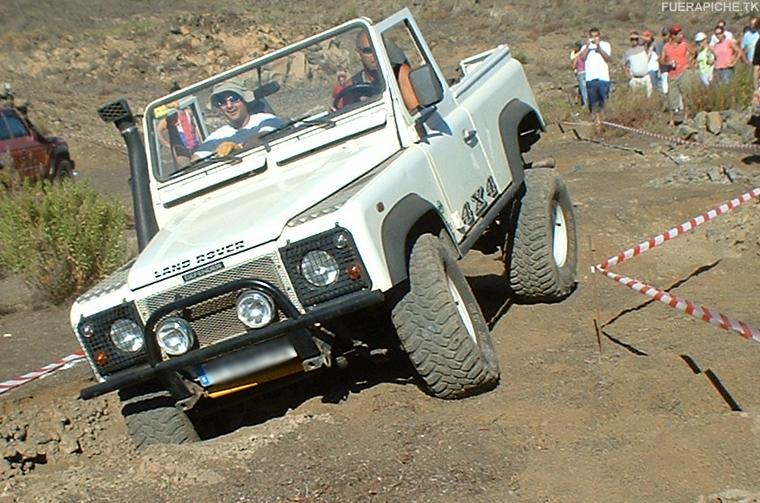 Land Rover Defender 90 trial 4x4